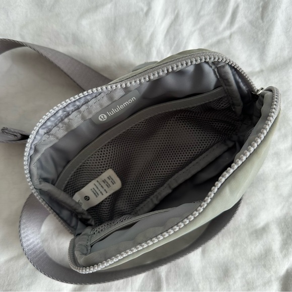 Lululemon Light Grey Everywhere Belt Bag - Picture 5 of 5
